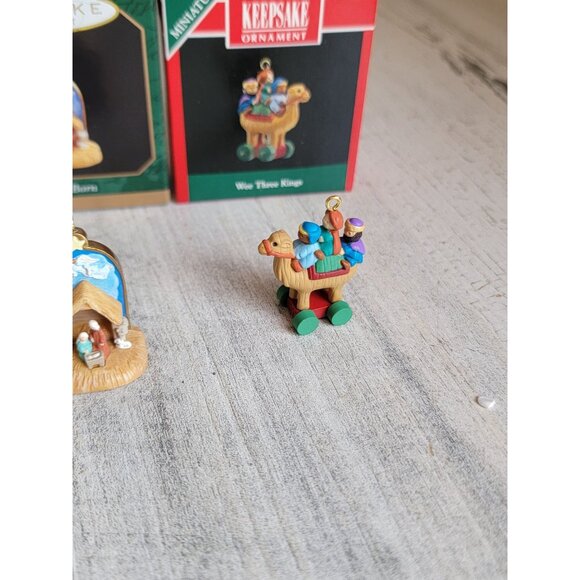Hallmark miniature religious nativity scene Jesus three kings ornament Xmas - Picture 4 of 6